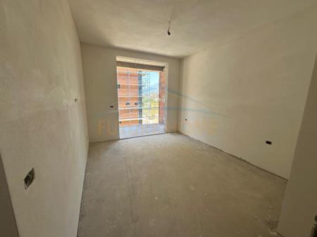 Shitet, Apartament 2+1+2, Orbital 3, Tiranë.
