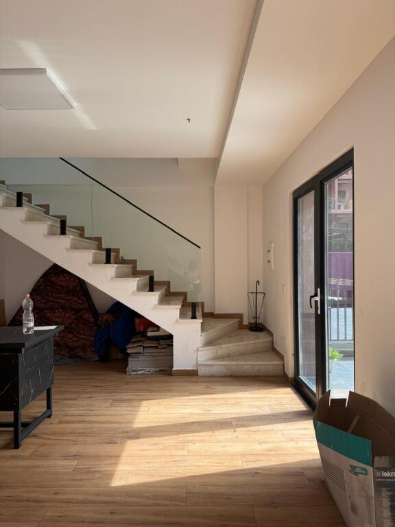 Si affittano 2 duplex per uffici presso Tirana Garden Building.