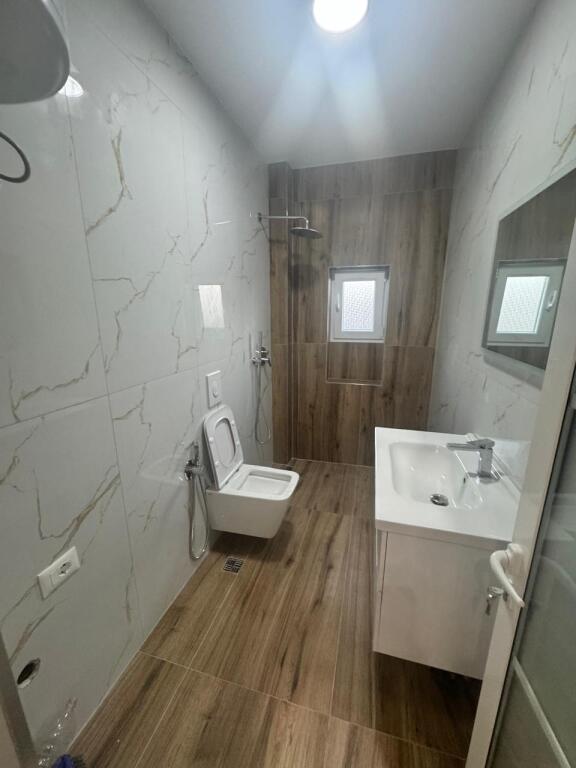 We rent an empty 2+1+2 apartment for offices at Myslym Shyri