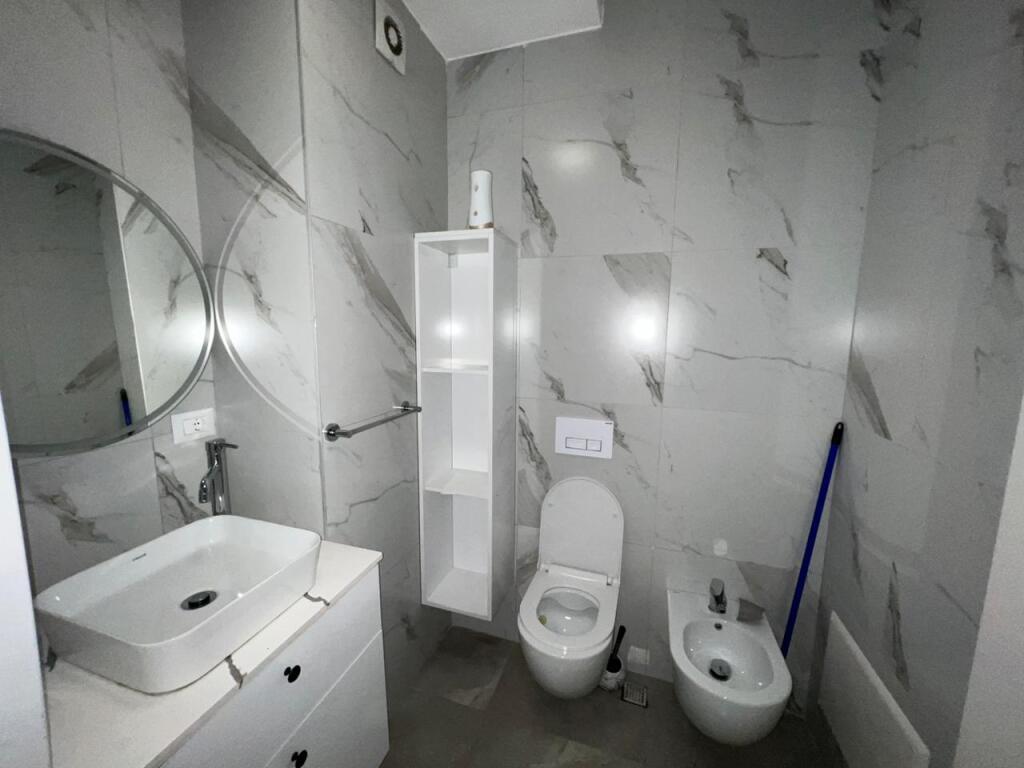 📣 SHITET SUPER Apartament 2+1 Me Ballkon 📍 Kompleksi Mangalem 21 , Ali Dem ✨ 💶 Cmimi 140.000 Euro
