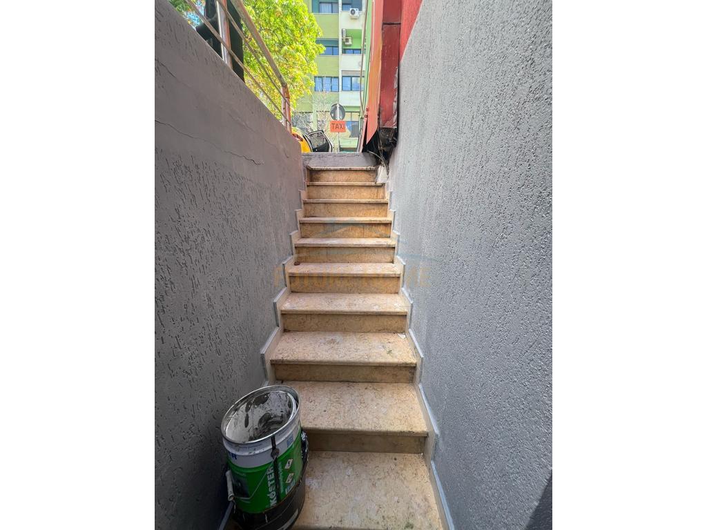 Business Premises for Sale, Bllok