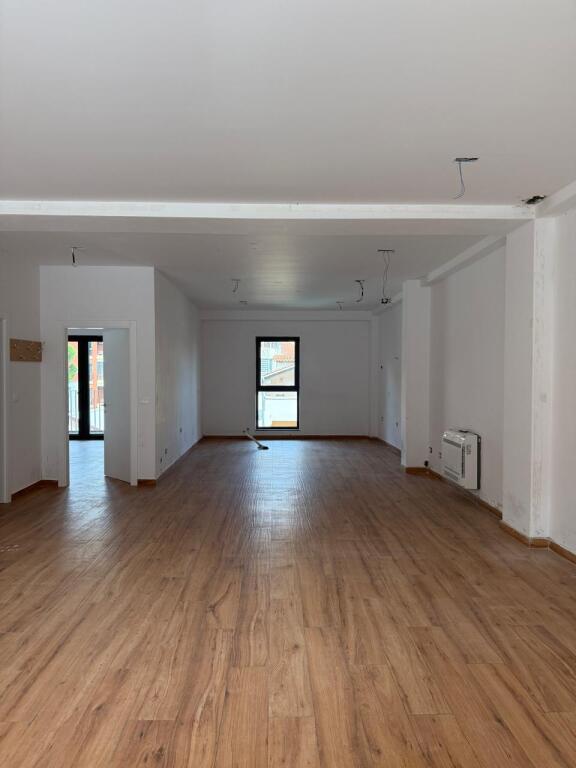 Si affittano 2 duplex per uffici presso Tirana Garden Building.