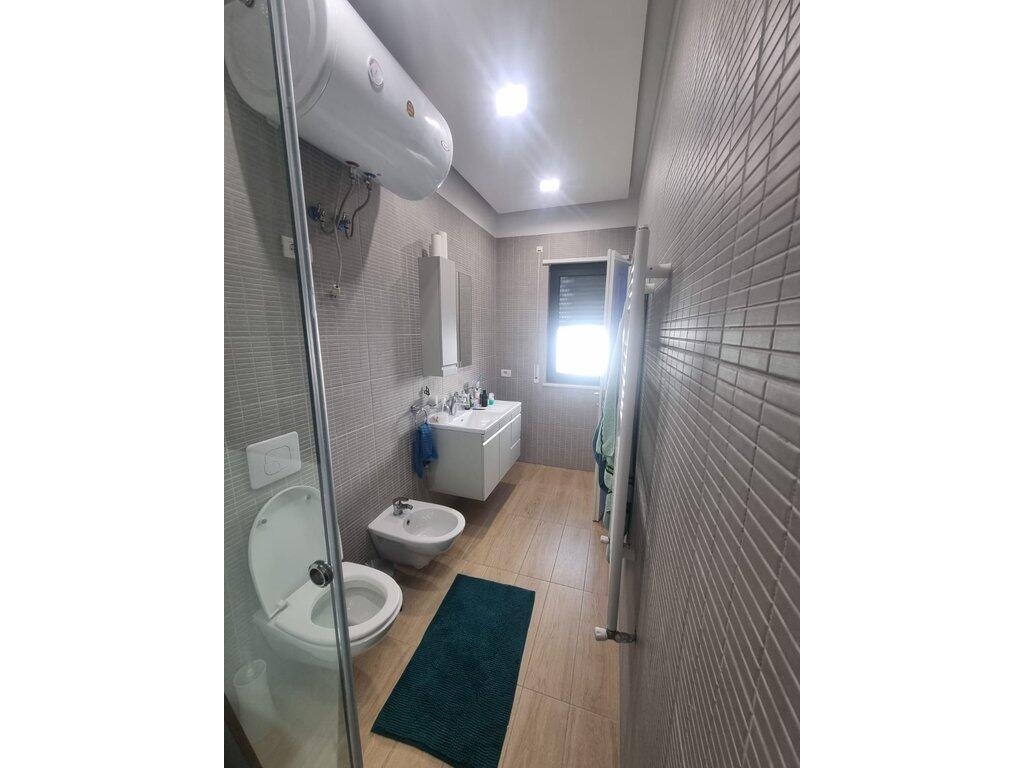 ASTIR, APARTAMENT 2+1+2 + VEND PARKIMI ME QIRA NË REZIDENCËN "GREEN CITY" – INVESTIM PREMIUM! INVESTIM LUKSOZ! VENDNDODHJE STRATEGJIKE! 900 € /muaj