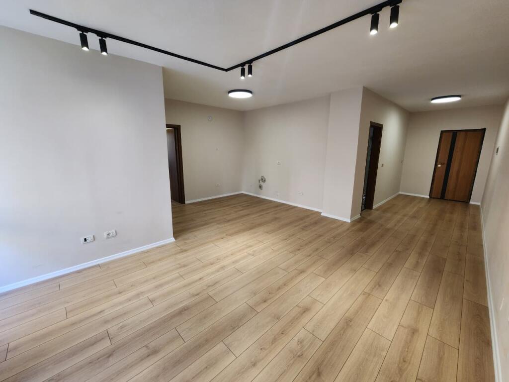 Ufficio in Affitto - Sup. 90 m² 📍(Comune di Parigi - Al Parco giochi dove si trova Sophie Caffe) Piano 1, |  900€ Netto/Mese
