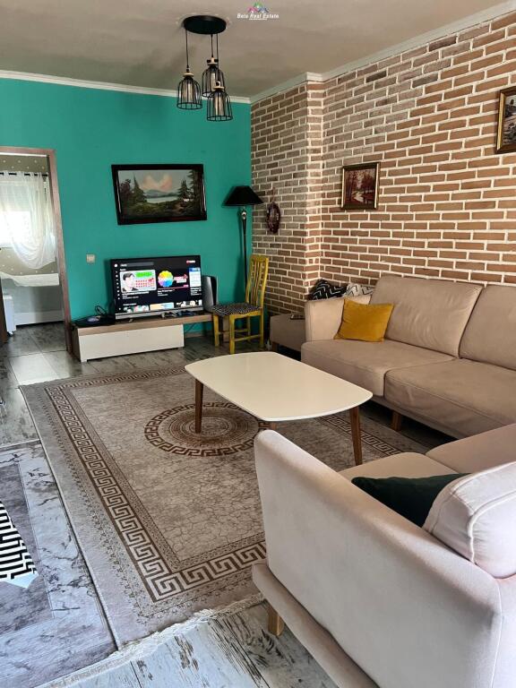 Apartament Me Qera 2+1 tek Komuna e Parisit (ID B2201493) Tirane