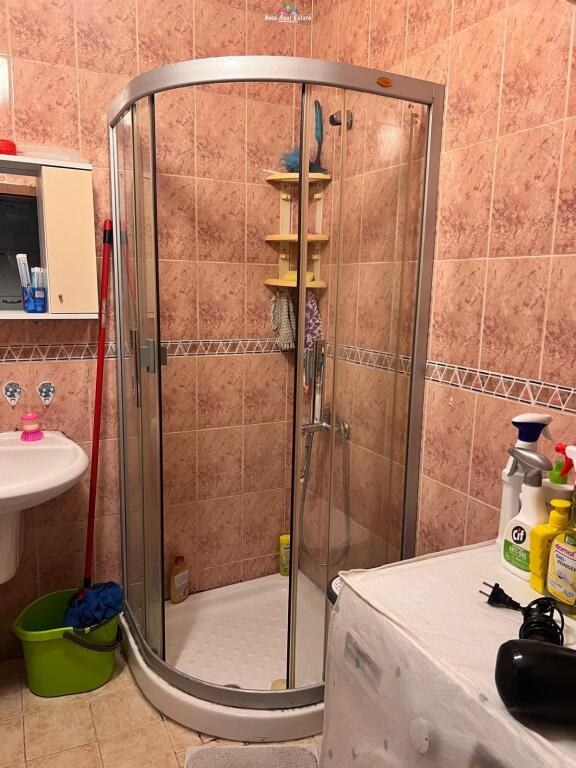 Apartament Me Qera 2+1 tek Komuna e Parisit (ID B2201493) Tirane