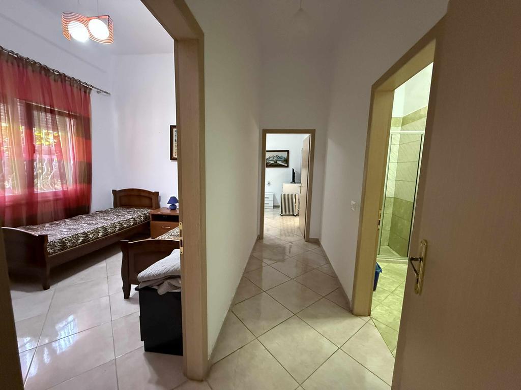 FRESKU, VENDIAMO APPARTAMENTO 2+1+2+ CORTILE