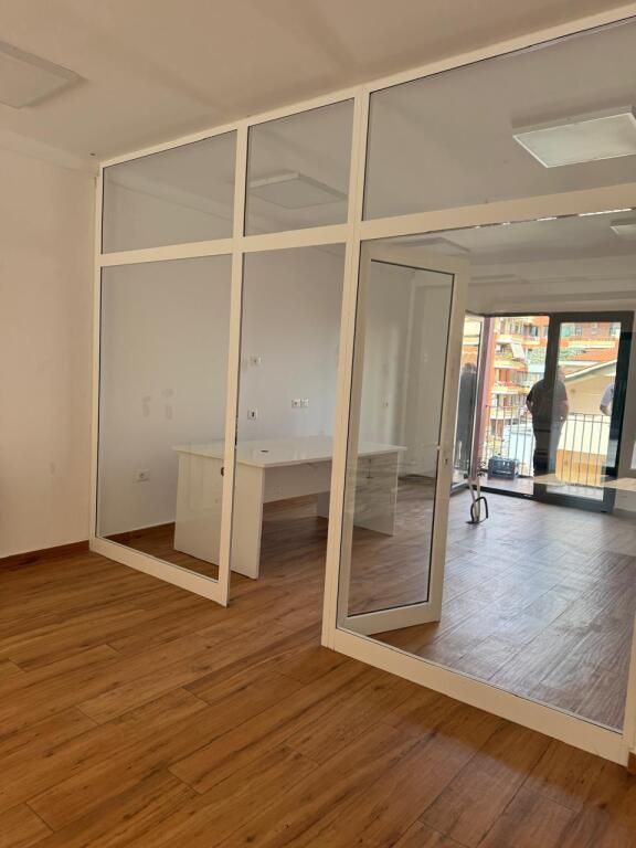 Si affittano 2 duplex per uffici presso Tirana Garden Building.