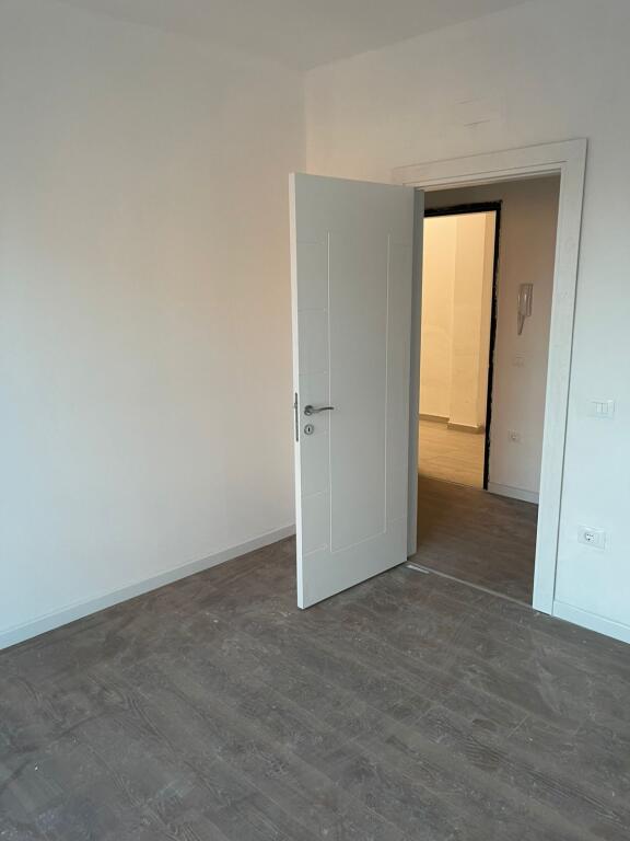 🏡Appartamento 2+1+Posto Auto Vuoto in Affitto a Myslym Shyr