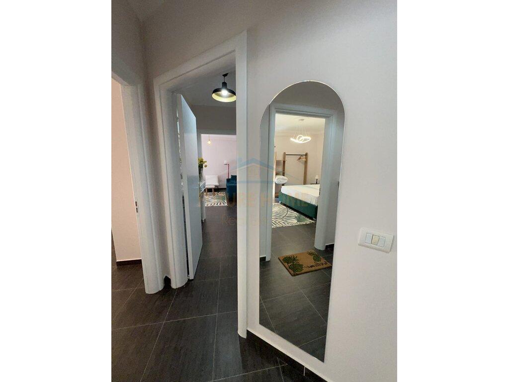 Qira, Apartament 2+1+2, Rruga e Barrikadave, Tiranë. 