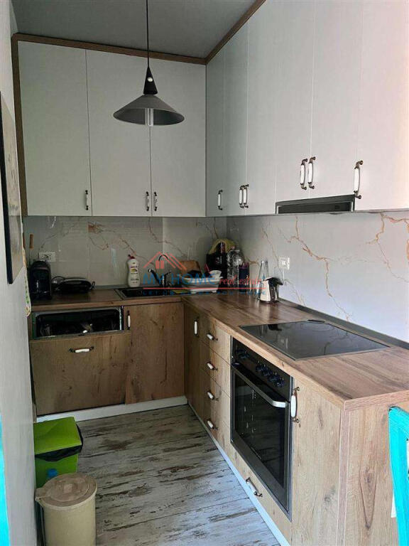 Appartamento 2+1 in affitto a Komuna e Parisit