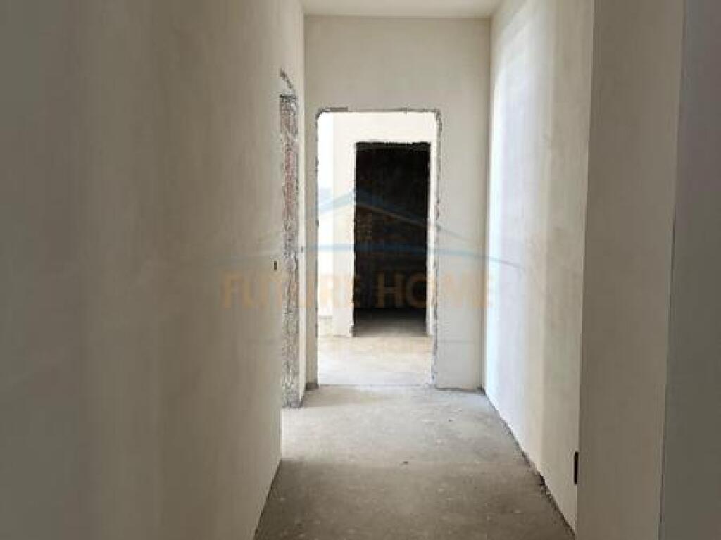 Shitet, Apartament 2+1+2, Orbital 3, Tiranë.