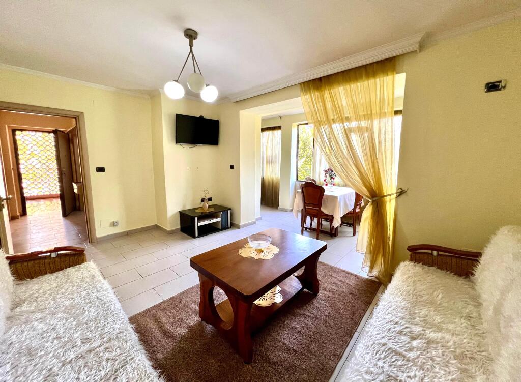 Me Qera : 2+1📍21 Dhjetori (Inxhineria e Ndertimit) - Buze Rruge - S.80m² - Kt.3 || 600€/Muaj