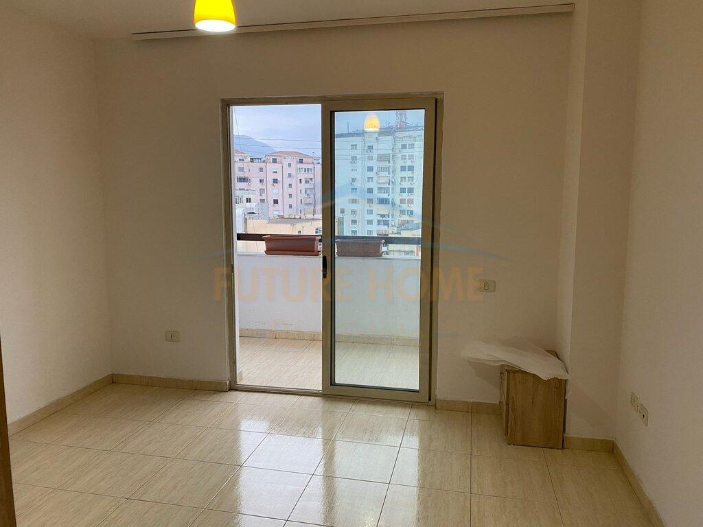 Apartament 2+1, Stacioni i Trenit me qera, Tirane.