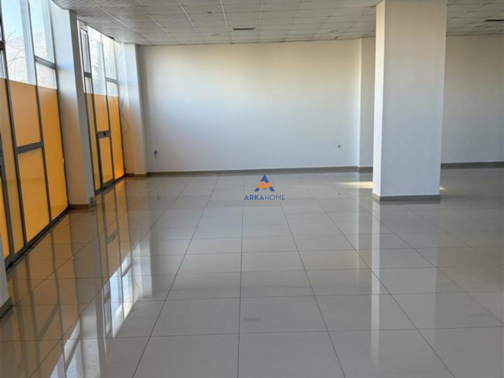 LOCALE COMMERCIALE IN AFFITTO 180M2 "PASKUQAN" 70.000 LEK