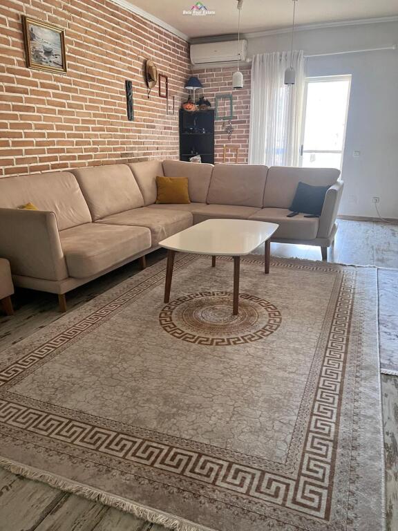 Apartament Me Qera 2+1 tek Komuna e Parisit (ID B2201493) Tirane