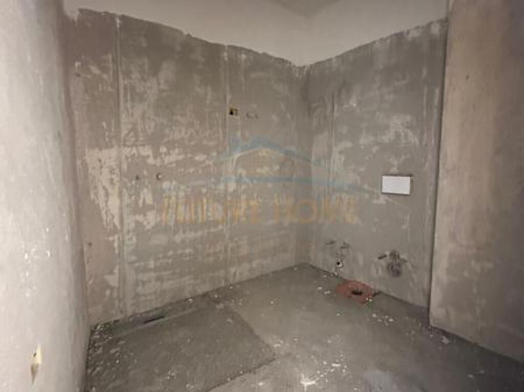 Shitet, Apartament 2+1+2, Orbital 3, Tiranë.