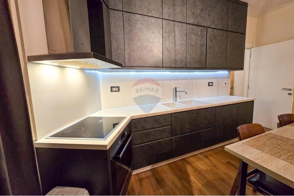 Apartament 2+1+2 me qira Rruga Tefta Tashko, Pazari i Ri