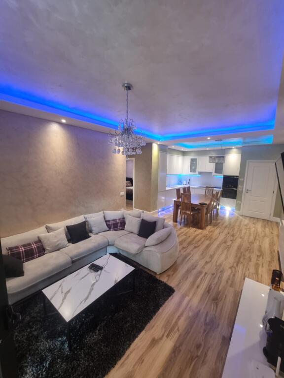 ASTIR, APARTAMENT LUKSOZ 2+1+2 + POST PARKIMI ME QIRA NË "GREEN CITY" REZIDENCË – PREMIUM!