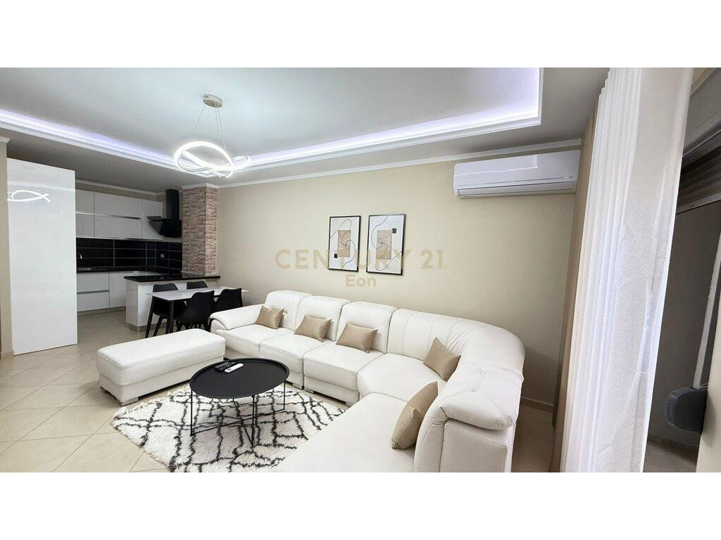 JEPET ME QIRA APARTAMENT 2+1 , PRANE STACIONIT TE TRENIT NE DURRES !