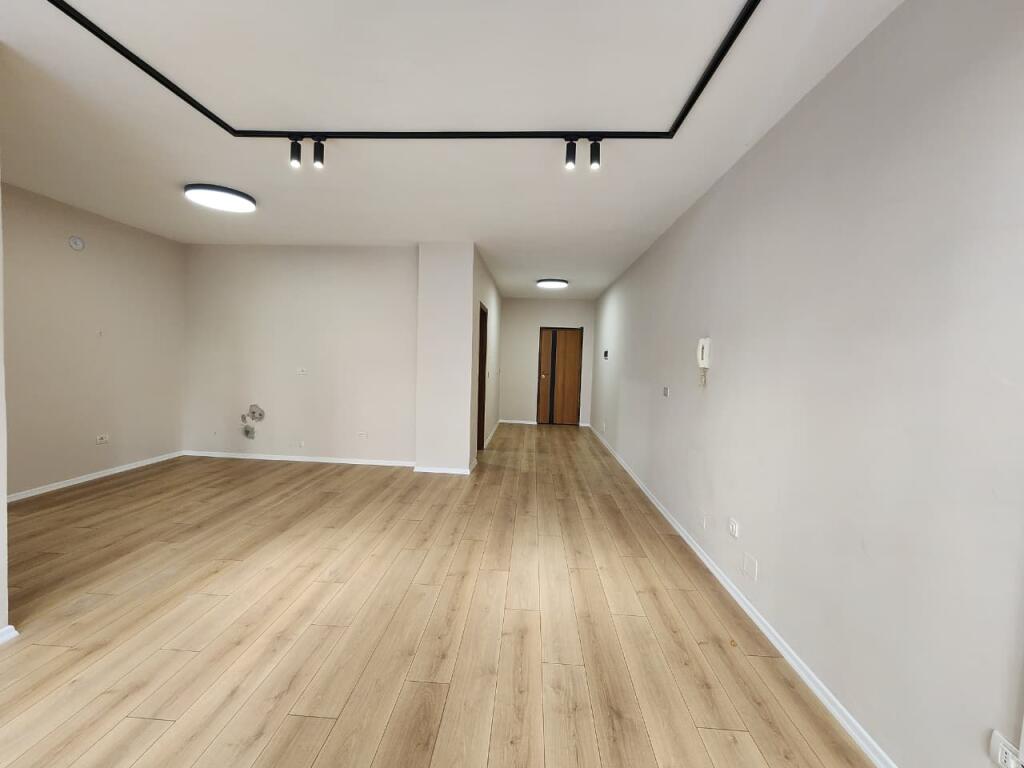 Ufficio in Affitto - Sup. 90 m² 📍(Comune di Parigi - Al Parco giochi dove si trova Sophie Caffe) Piano 1, |  900€ Netto/Mese