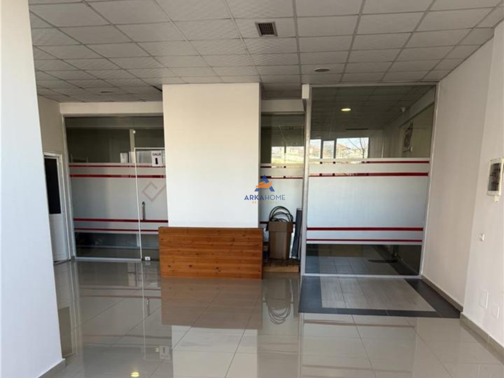 LOCALE COMMERCIALE IN AFFITTO 180M2 "PASKUQAN" 70.000 LEK