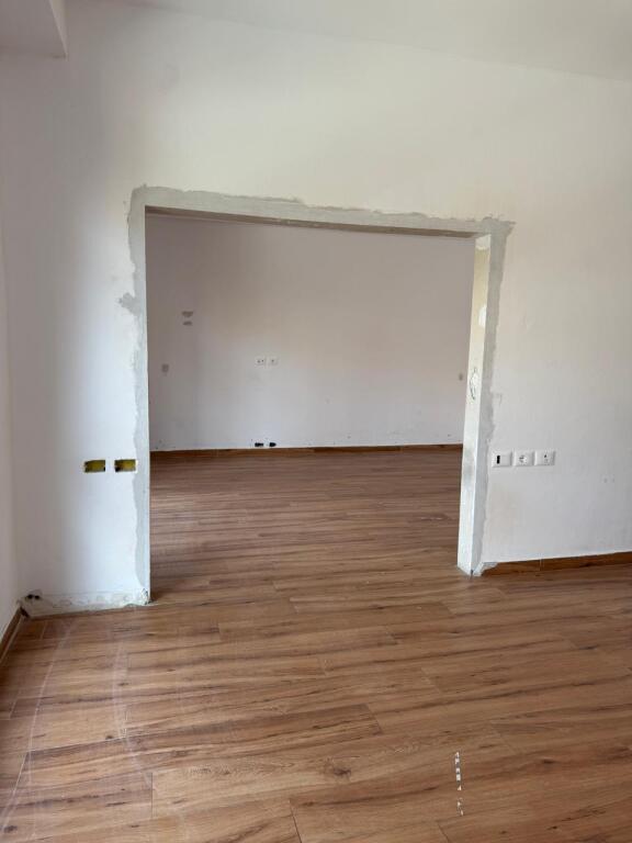Si affittano 2 duplex per uffici presso Tirana Garden Building.