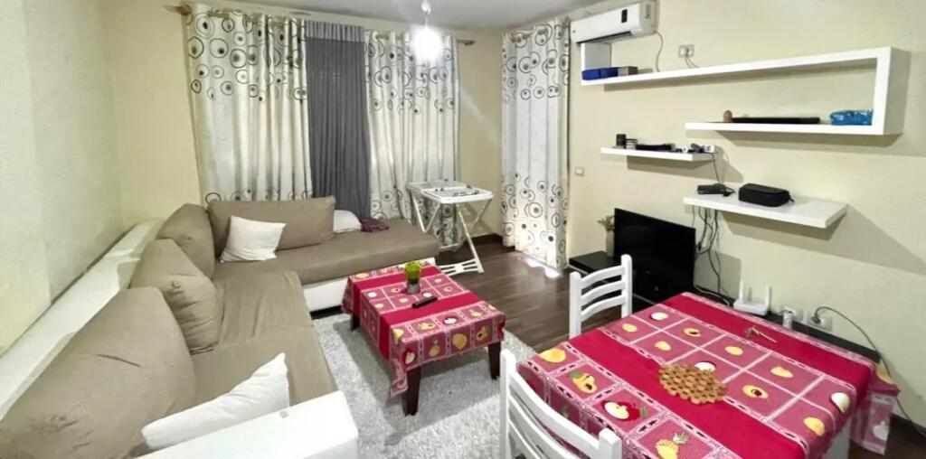 Jepet me Qera: 1+1 &amp; 1 Ballkon* *(📍Liqeni i Thate Res.Kapiten Mir Zoti)* - Kt.3 - *550€/Muaj* - Sp.75m² || Zone teper e Qete✨