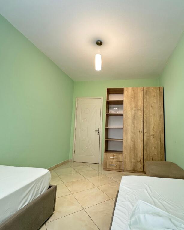 Jepet me Qira – Apartament 2+1, pranë Drejtorisë së Policisë, Durrës