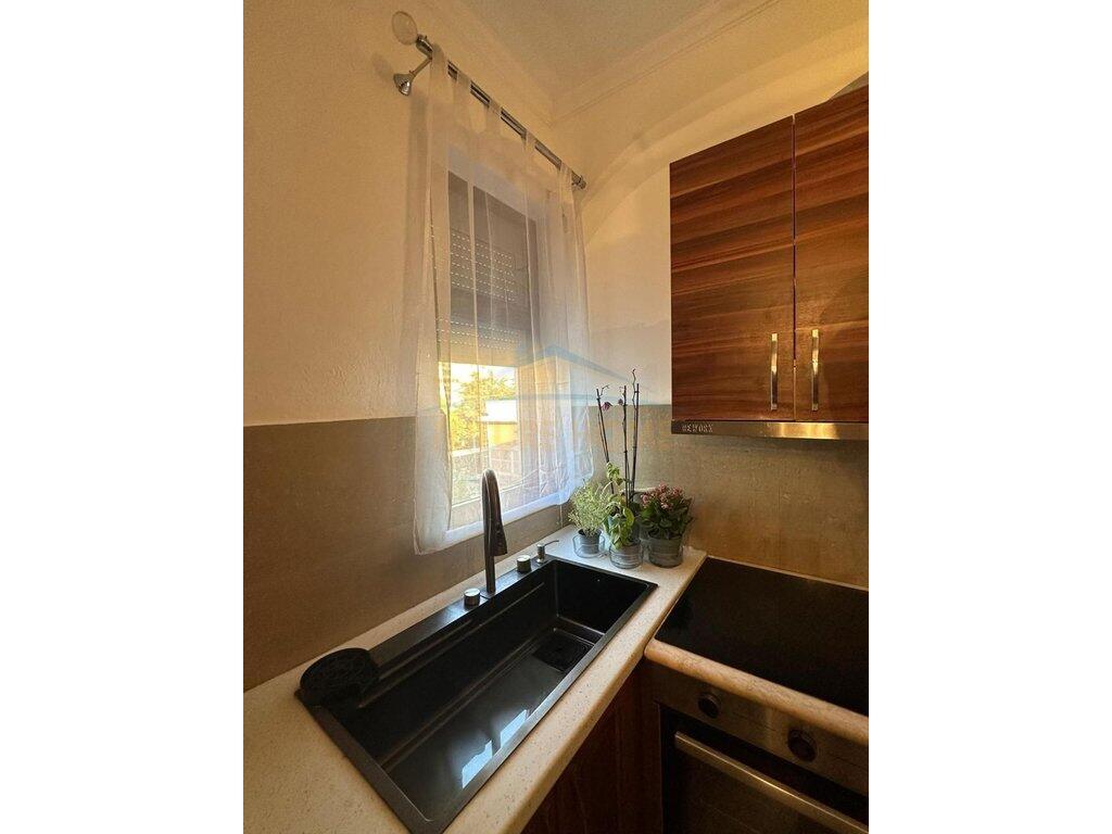 In vendita, Appartamento 1+1 Myslym Shyri, Tirana.