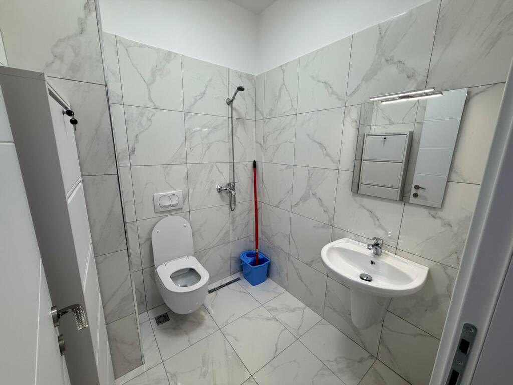📢 Me Qira Apartament 🏡 2+1+2📍 Stacioni i Trenit – Quatrum Residence💶 Çmimi: 900 € / muaj