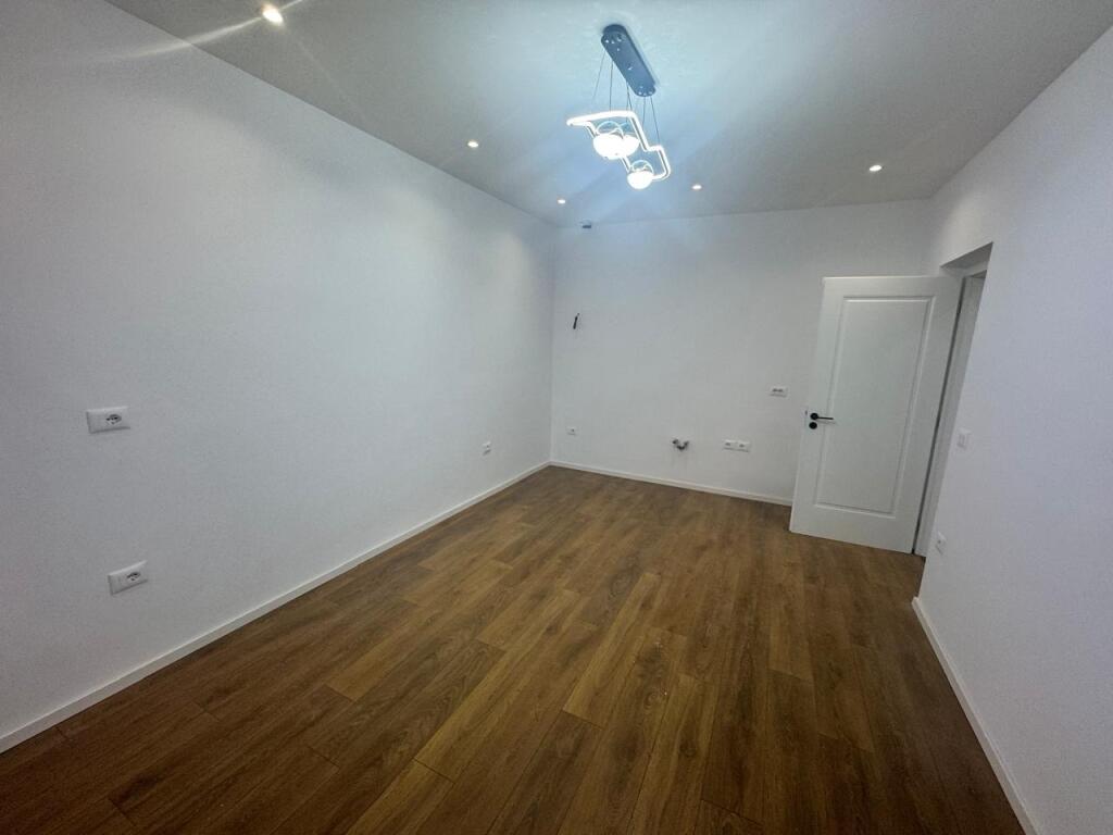 We rent an empty 2+1+2 apartment for offices at Myslym Shyri