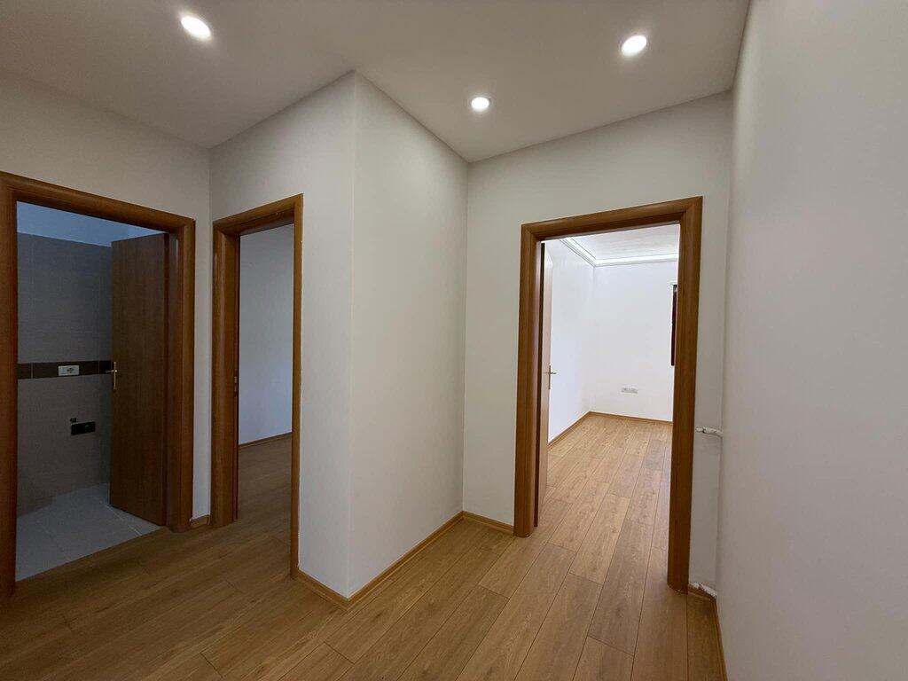 VENDIAMO APPARTAMENTO 2+1+2 VICINO AL CENTRO!