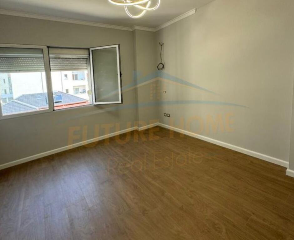 PREZZO RIBASSATO!  Appartamento 2+1 in vendita nella zona di Fresku, Via Shefqet Kuka, Tirana.
