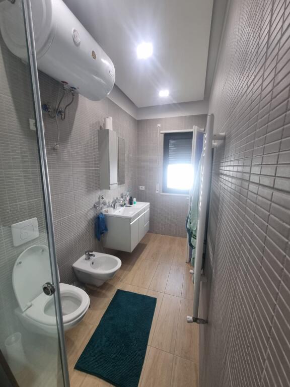 ASTIR, APARTAMENT LUKSOZ 2+1+2 + POST PARKIMI ME QIRA NË "GREEN CITY" REZIDENCË – PREMIUM!