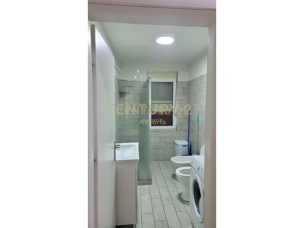 Jepet me qira apartament 1+1 te Kopshti Botanik, rruga "Xhon Kenedi"
