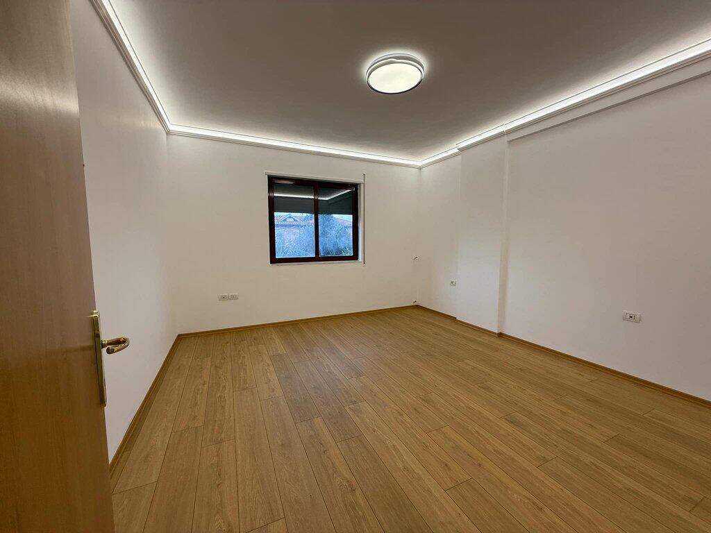 VENDIAMO APPARTAMENTO 2+1+2 VICINO AL CENTRO!