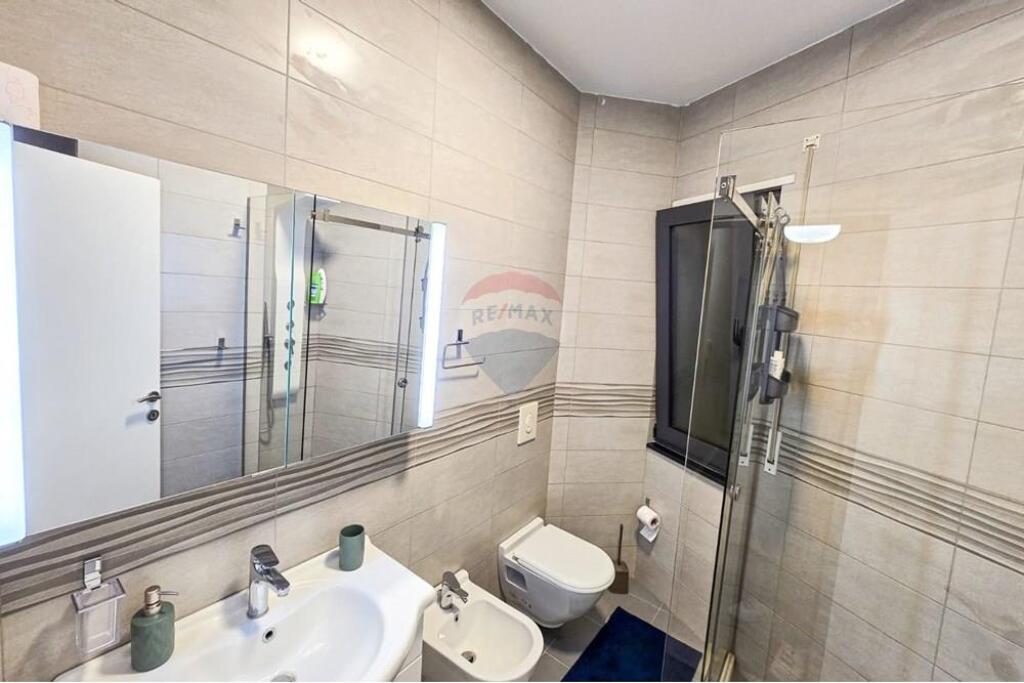 Apartament 2+1+2 me verande – Pazari i Ri