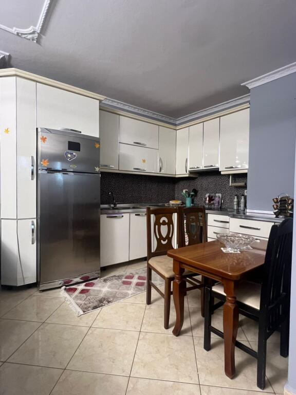 Jepet me qira apartament 1+1+ballkon Bulevardi i Ri