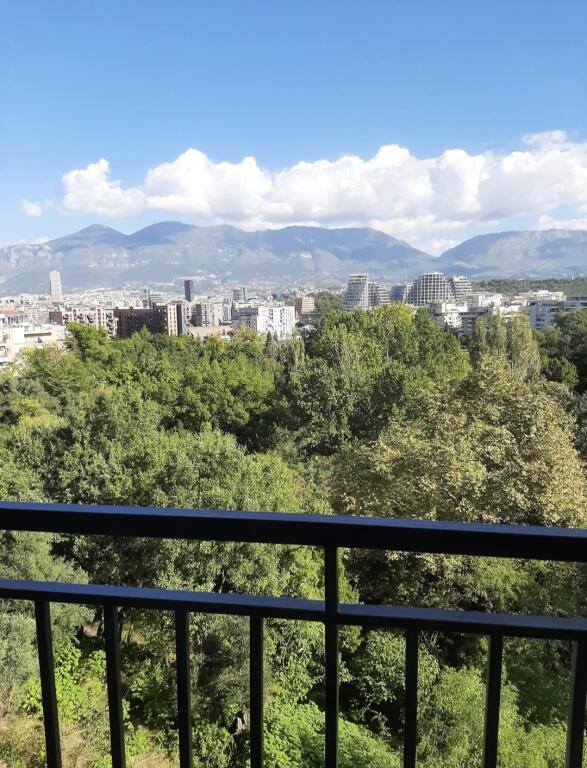 Apartament i ri luksoz në Kodra e Diellit, Tiranë