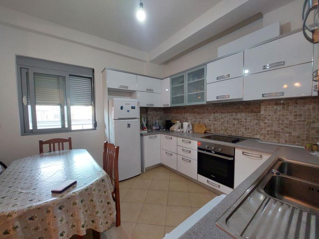 Apartament për Shitje, Vlore, Rr. e Çipajve