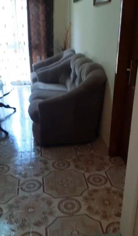 Jepet me qera apartamenti 2+1 Rruga gjon mili , rruga siri kodra  Cmimi: 400 mije leke 