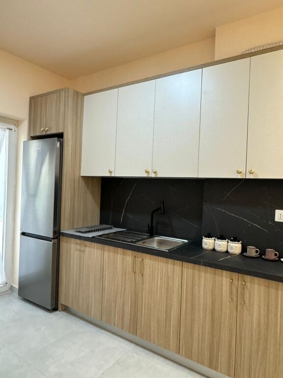 Appartamento 1+1 in affitto, via Dibra vicino alla villa Gold  Prezzo: 600 mila lek  