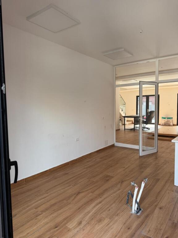 Si affittano 2 duplex per uffici presso Tirana Garden Building.