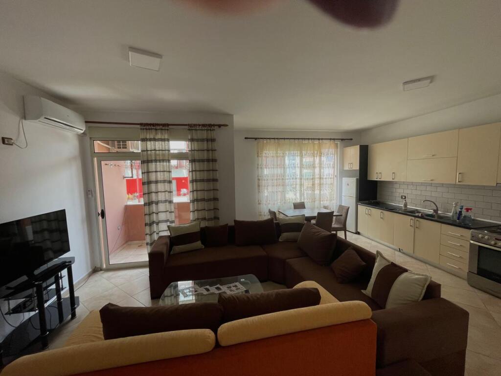 Apartament 3+1 me qira në Fresk
