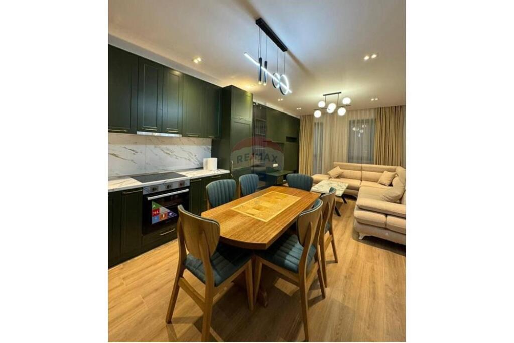 Jepet me qira apartament 2+1+Post parkimi.