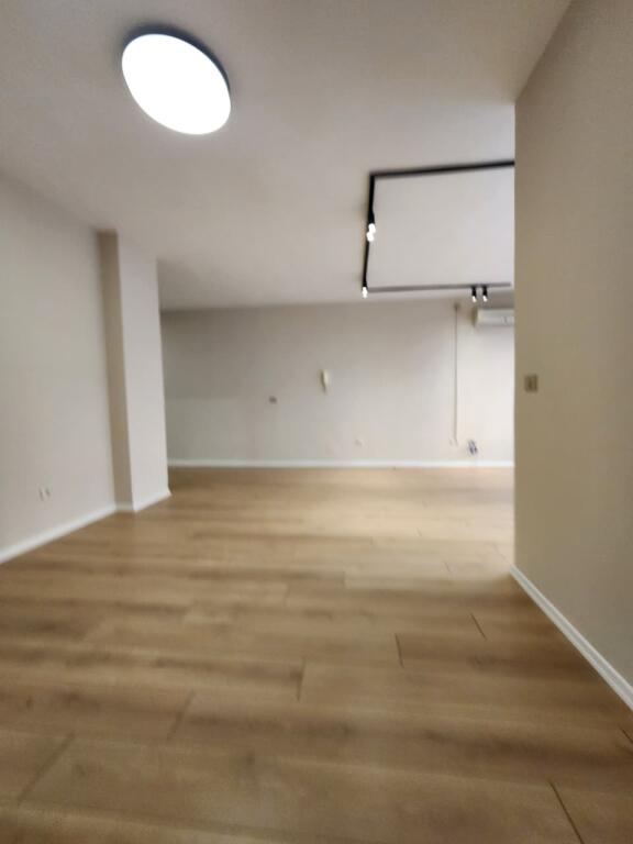 Ufficio in Affitto - Sup. 90 m² 📍(Comune di Parigi - Al Parco giochi dove si trova Sophie Caffe) Piano 1, |  900€ Netto/Mese