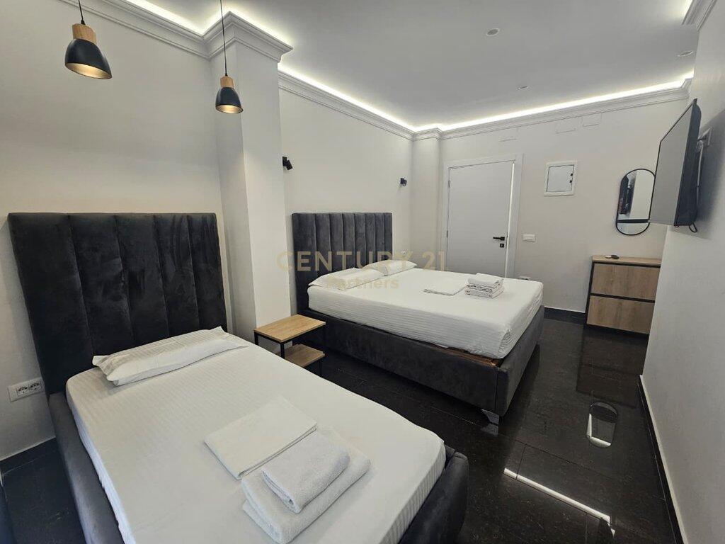 Apartament 2+1 me 3 banjo, kuzhinë të veçantë – Shumë afër qendrës, Rruga Siri Kodra! 1,000 € /muaj