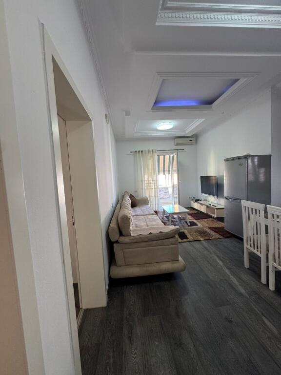 Jepet me qira apartament 1+1+ballkon Bulevardi i Ri