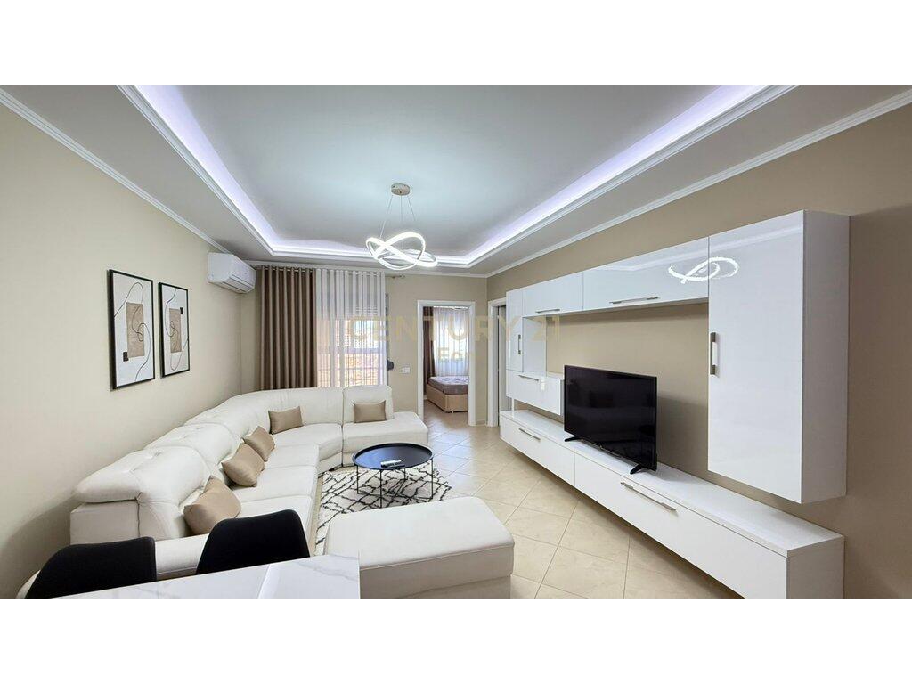 JEPET ME QIRA APARTAMENT 2+1 , PRANE STACIONIT TE TRENIT NE DURRES !